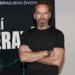 Filmový kvíz: Seděl za loupežné přepadení a pak se stal sexsymbolem českých žen. Uhodnete, o kterého slavného herce jde?