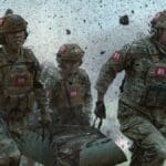 Elitní vojáci vs. umělá inteligence. Netflix přináší akční podívanou o střetu lidí a stroje