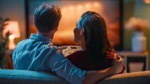 Zítra s rezervujte večer. Prima vysílá vtipné, laskavé pohlazení po duši s plejádou slavných českých hereckých es