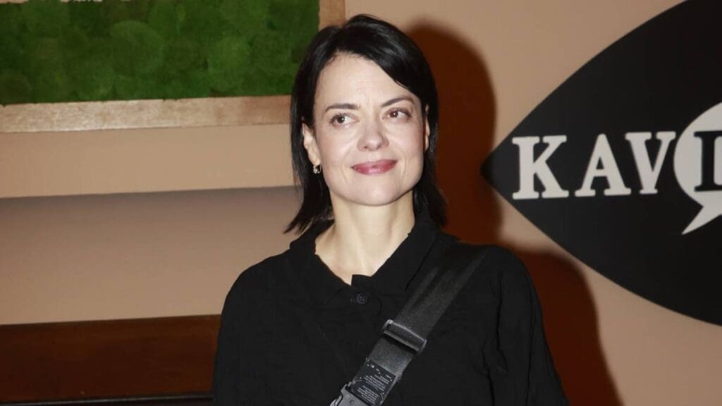 Herečka Jana Stryková vyměnila pražský byt za ráj v Krkonoších. Podívejte, jak nádhernou roubenku si koupila