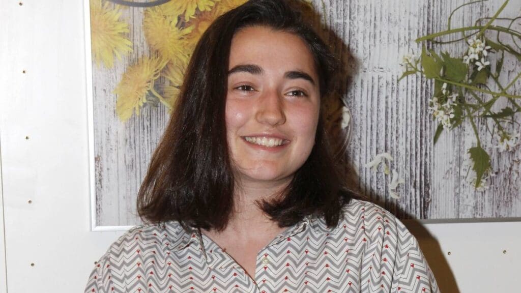 Tato začínající herečka je dcerou českých hereckých es. Poznáte, kdo je její otec a matka? Je neskutečně podobná oběma