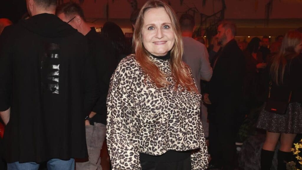 V osmdesátkách se proslavila jako dětská hvězda Troškova filmu. Zničilo jí ale manželství se slavným hercem