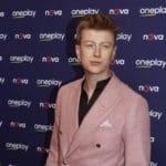 Jak bydlí Adam Mišík? Činžák z roku 1910 předělal na supermoderní loft. Z kuchyně si sednete na zadek