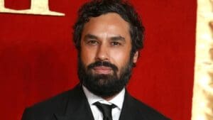 Rajesh Koothrappali byl za ňoumu. Jeho představitel posílá peníze anonymně nemocným lidem