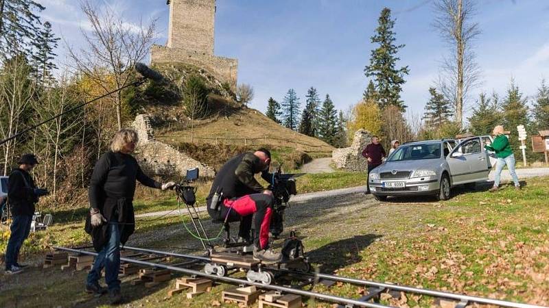 Pro většinu herců je nejstabilnější příjem natáčení seriálů