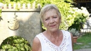 Rozkošné bydlení Jaroslavy Obermaierové. Ráj z roku 1905 opravila s láskou a za minimum. Srdcem chaty je prostá kuchyň