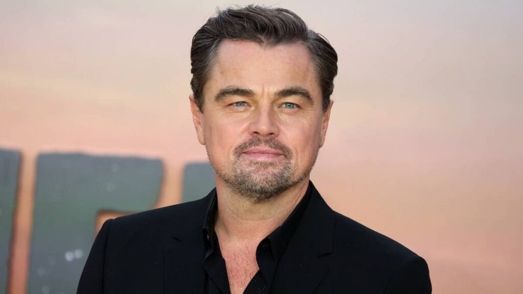 Leoardo di DiCaprio už je v Česku. Právě teď se pohybuje v ulicích Prahy