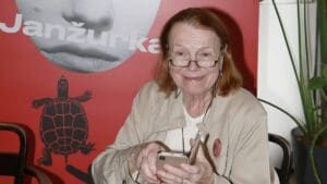 Kouzelná vila Ivy Janžurové: Nahlédněte do prvorepublikového domu s moderní přístavbou. Není to luxus, ale klid, pohoda a štěstí