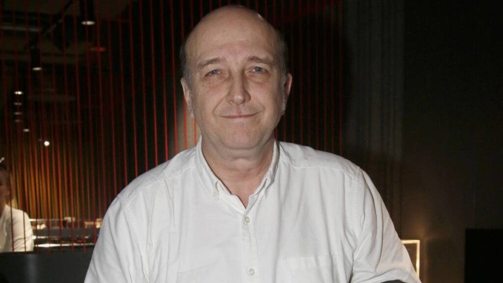 Filmový hlavolam: Který herec je hlasem pražských tramvají a autobusů. Pochází ze slavné herecké rodiny