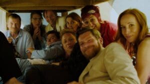 Přichází smršť trapasů a geniálních vtipů. Právě do kin vtrhla nová česká komedie, na kterou diváci čekali léta