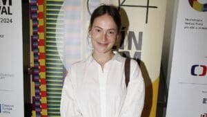 Víc než jen vnučka Limonádového Joea. Anna Fialová dobývá Dejvické divadlo i obrazovky