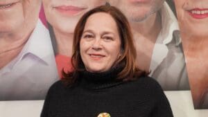 Ulice: Nejsympatičtější herečka slaví 74. narozeniny. Původně zpívala s Jarkem Nohavicou, teď ji diváci milují v seriálu