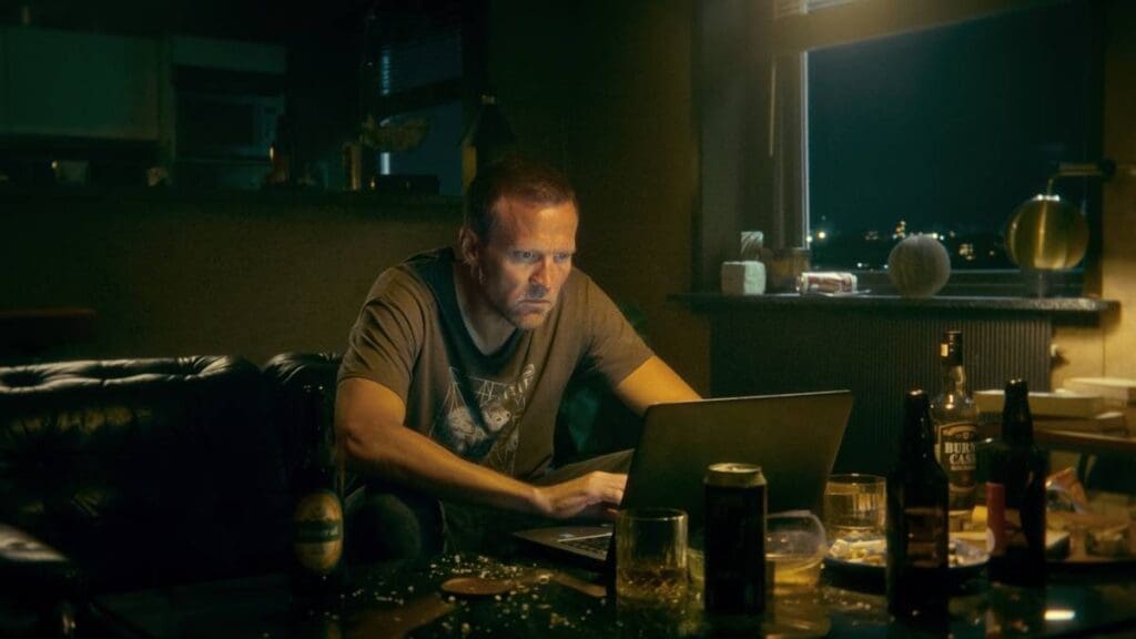 Tuto detektivku diváci vystřelili na hvězdné nebe Netflixu. Teď přichází nová série – je ještě lepší a drsnější