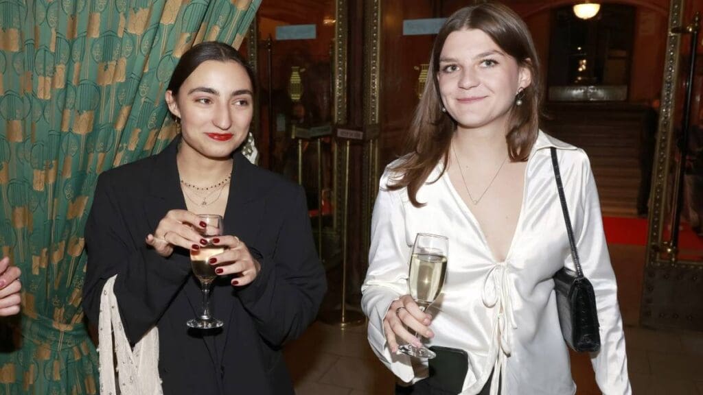 Z dcery  Petra Čtvrtníčka vyrostla kráska. Hraje ve filmech jak zběsilá a má exotické jméno. Víte, o koho se jedná?