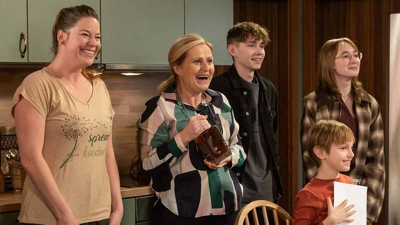 Rodina překvapí Vláďu.